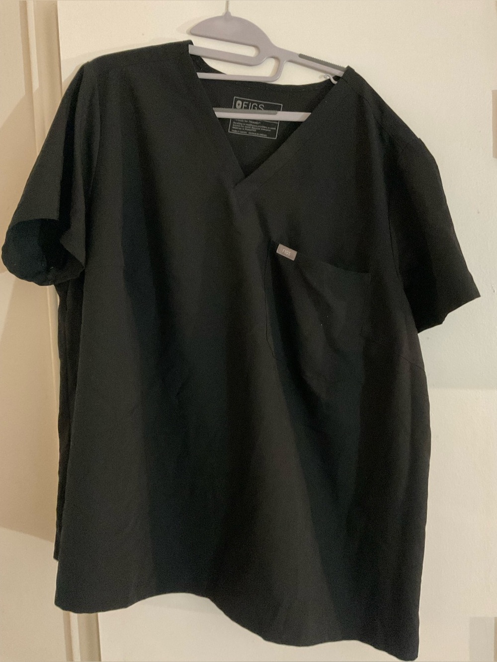 FIGS women’s  Catarina V-Neck Short Sleeve Top in Black